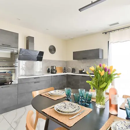 Maison Marly Avec Piscine Privee A Casa de Férias