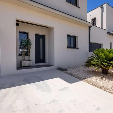 Maison Marly Avec Piscine Privee A Tatil Evi Sérignan