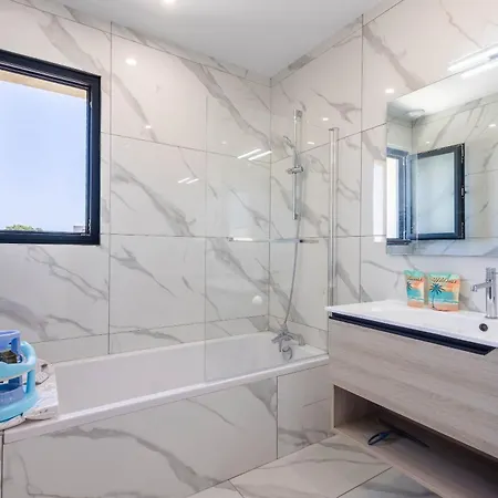 Tatil Evi Maison Marly Avec Piscine Privee A
