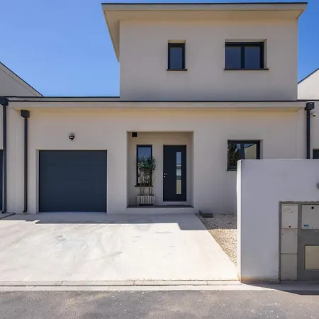 Maison Marly Avec Piscine Privee A