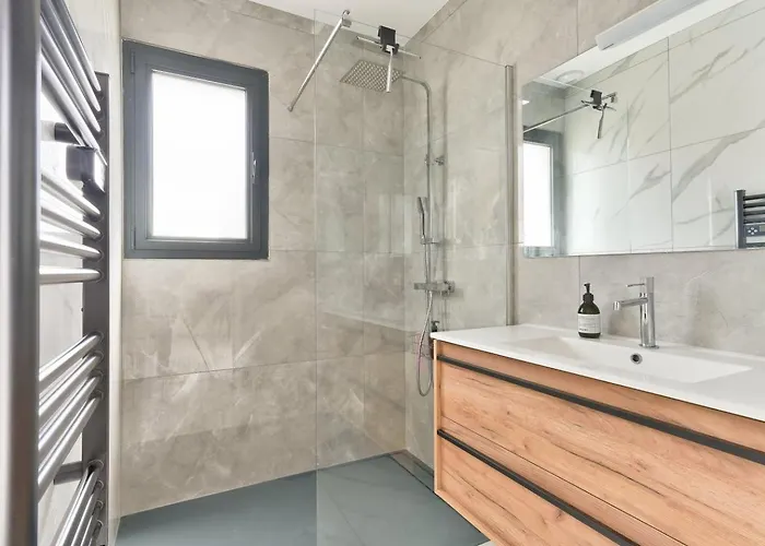 Maison Marly Avec Piscine Privee A *